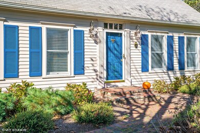 02_25ElmcroftWay_84_Entryway_MLSuse_1500