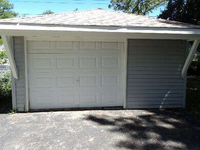 324 Delaware St, Carpentersville, IL 60110 - photo 5