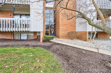 1124 Eagle Feather Cir unit 161, Dayton, OH 45449 - photo 3