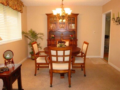4 DINING AREA