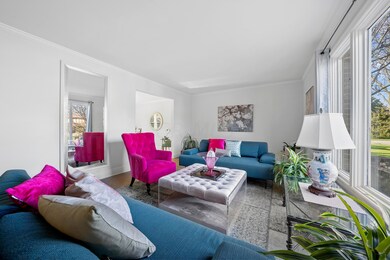 7-Family Room (2)