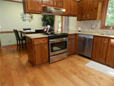 994 Cedar Creek Dr, Asheboro, NC 27205 - photo 5