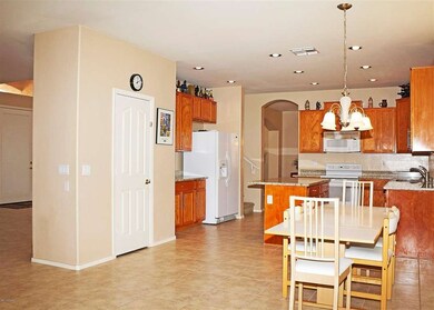 Open & Bright Kitchen with eatin dining!