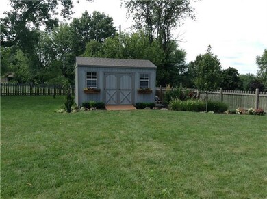 423 Wiltshire Dr, Raymore, MO 64083 - photo 4