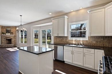 542 W Gladys Ave, Elmhurst, IL 60126 - photo 4