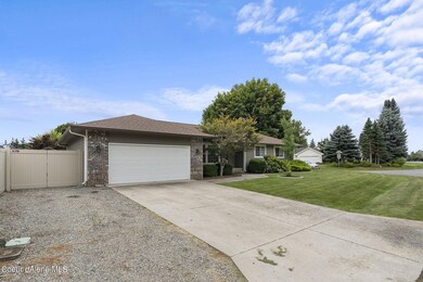 2-web-or-mls-536-e-cloverleaf-dr