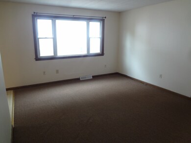37 Greenwich St unit A, Ludlow, MA 01056 - photo 3