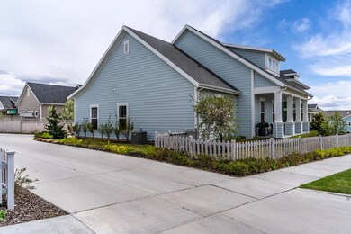 11017 S Gresham Dr South-large-007-058-3