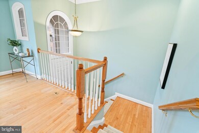 10355 Fitzpatrick Ln, Oakton, VA 22124 - photo 4