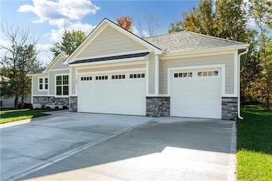 303 SW 17th St, Oak Grove, MO 64075 - photo 3