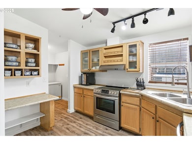 260 21st St SE, Albany, OR 97322 - photo 7