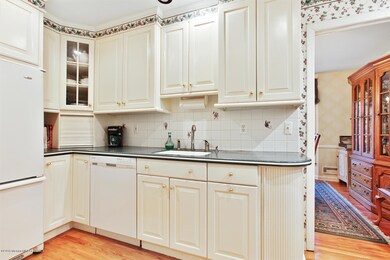 Eat-in Kitchen