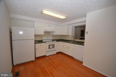 7407 Aspenpark Rd, Lorton, VA 22079 - photo 5