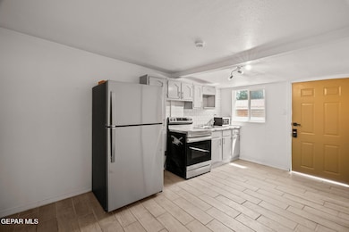 2805 Grant Ave unit B, El Paso, TX 79930 - photo 6