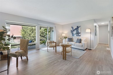 13229 Linden Ave N unit 402B, Seattle, WA 98133 - photo 5