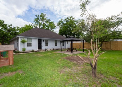 1013 South Ln, Houston, TX 77088 - photo 5