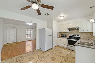 16703 David Glen Dr, Friendswood, TX 77546 - photo 4