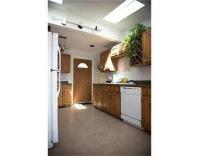 322 Market St unit 1, Swansea, MA 02777 - photo 2