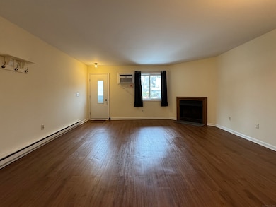 136 Pembroke Rd unit 101, Danbury, CT 06811 - photo 4