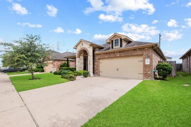 306 Kendall Crest Dr, Alvin, TX 77511 - photo 2