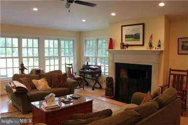 9411 Rosehill Dr, Bethesda, MD 20817 - photo 7