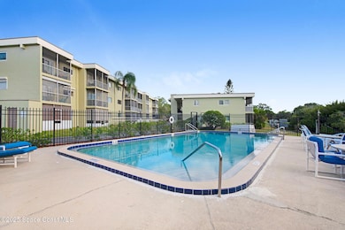 1001 Eau Gaullie Pool