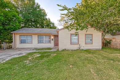 6163 Beldart St, Houston, TX 77033 - photo 2