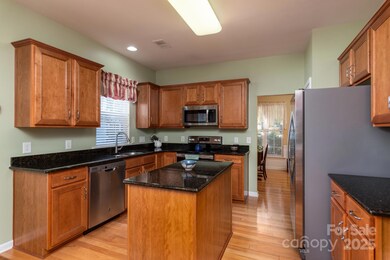 6423 Ridgeview Commons Dr, Charlotte, NC 28269 - photo 5