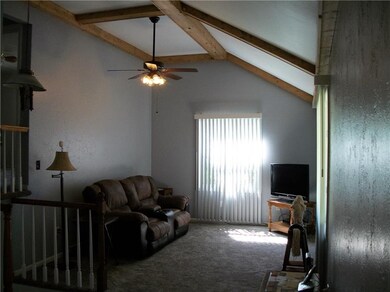 Cathedral ceilings, new carpet and freshly painted