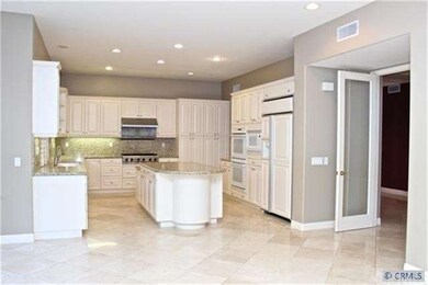 This spectacular kitchen is immaculate and pristin