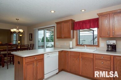 1631 W 64th St, Davenport, IA 52806 - photo 7