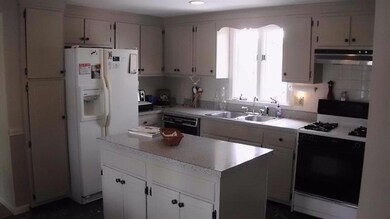 21 Fishing Brook Rd, South Yarmouth, MA 02664 - photo 3