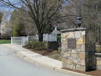 3 Queen Ave, West Warwick, RI 02893 - photo 2