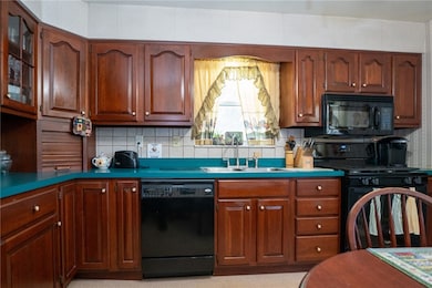 1370 Lincoln Dr, Monaca, PA 15061 - photo 6