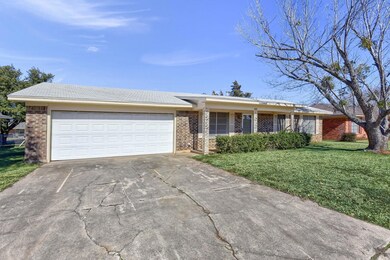 208 Texoma Dr, Whitesboro, TX 76273 - photo 2