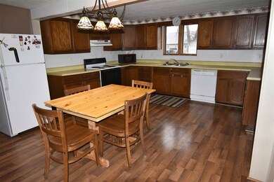 527 6th St, Jesup, IA 50648 - photo 6