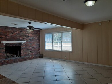 KITCHEN / DINING AREA