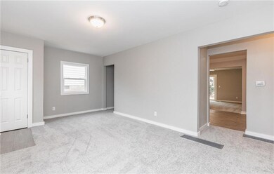 1253 E 33rd Ct, Des Moines, IA 50317 - photo 3