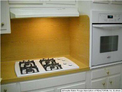 Kitchen Gas cooktop and wall oven