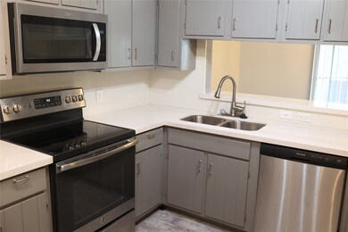 5661 Birchmont Dr unit 5, Houston, TX 77091 - photo 3