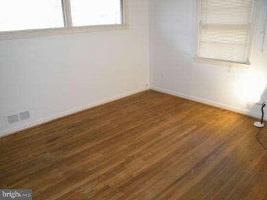 7806 Adelphi Ct, Hyattsville, MD 20783 - photo 4