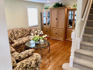 8211 260th St, Glen Oaks, NY 11004 - photo 6