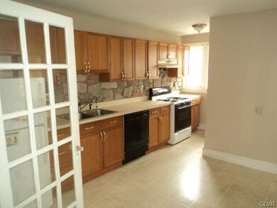 529 N Lumber St, Allentown, PA 18102 - photo 4