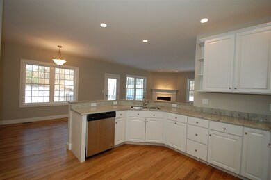 68 Hall Rd, Londonderry, NH 03053 - photo 4