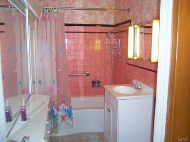 254 W Moorestown Rd, Wind Gap, PA 18091 - photo 6