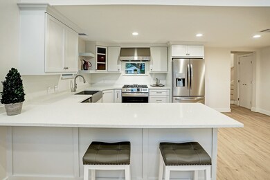 542 Wainwright St, Houston, TX 77022 - photo 7