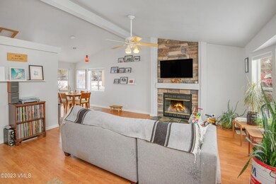 63-Crocket-Ct-MLS_03