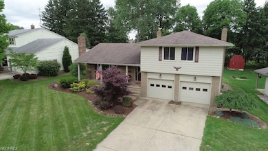 PROFESSIONALLY LANDSCAPED, CENTER LOT, LOT SIZE...
