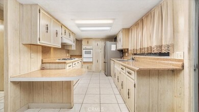 13919 Riviera Dr, Victorville, CA 92395 - photo 7