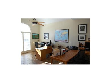 Huge office with interior and exterior exits - cli